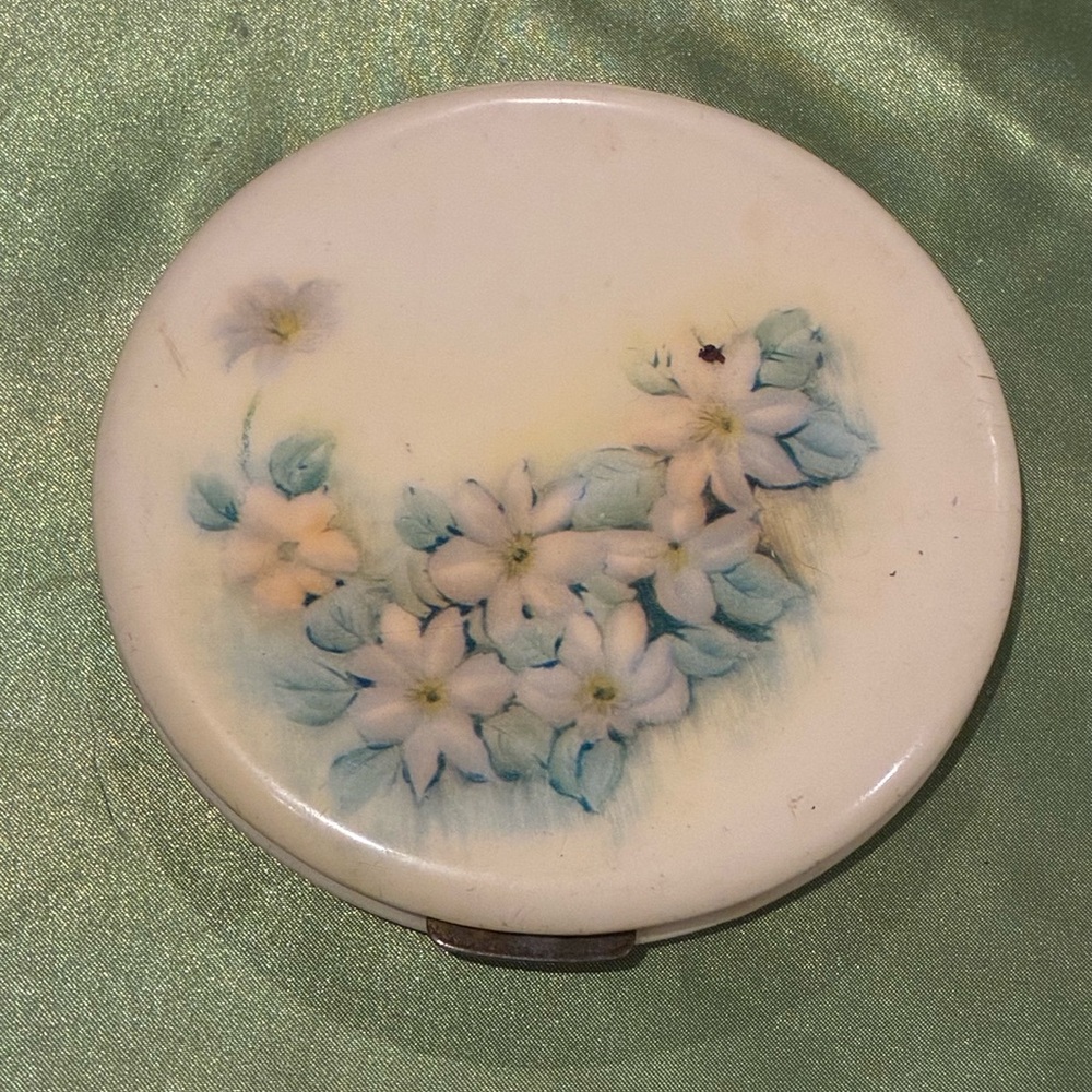 Rex Fifth Avenue Floral Compact